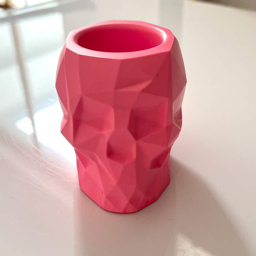 Angled Skull pot – neon pink